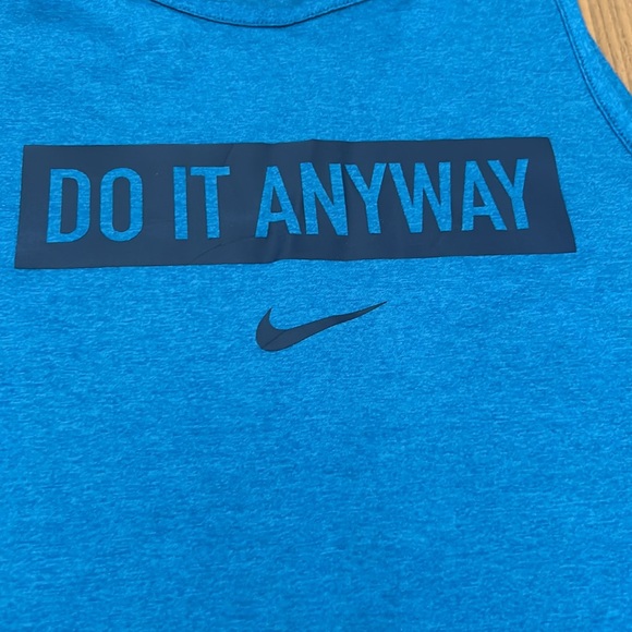 2 women’s tank tops - Picture 7 of 9